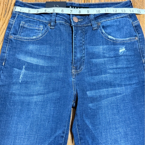 NWT Risen Mid Rise Straight Leg Jeans Size 7/28 Raw Hem - Picture 5 of 6